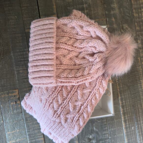 Women's Soft Warm Thick Cable Knitted Hat And Scarf - Picture 3 of 3